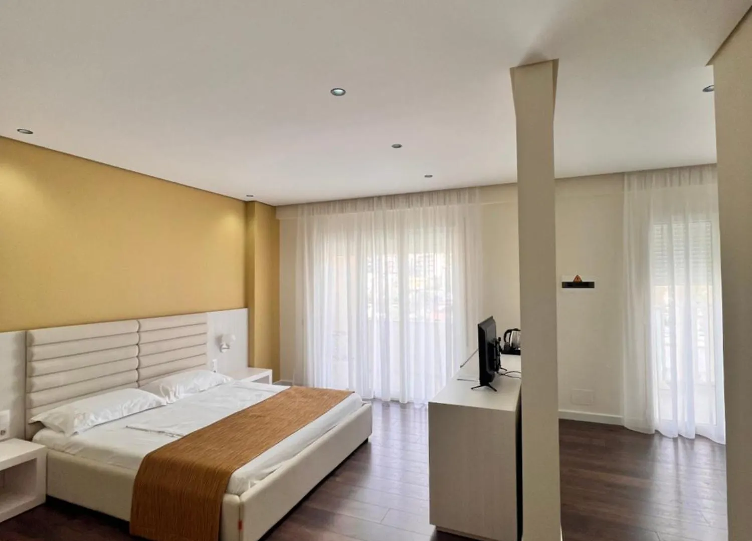 Maxi Room Vlore