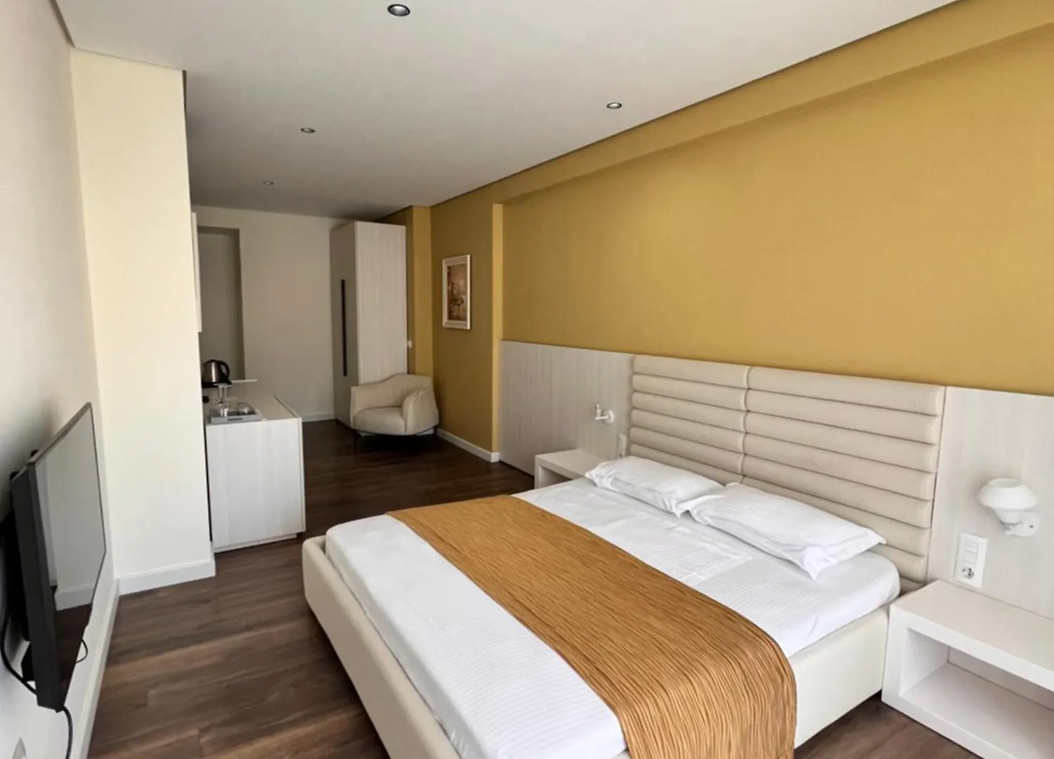 Maxi Room Vlore
