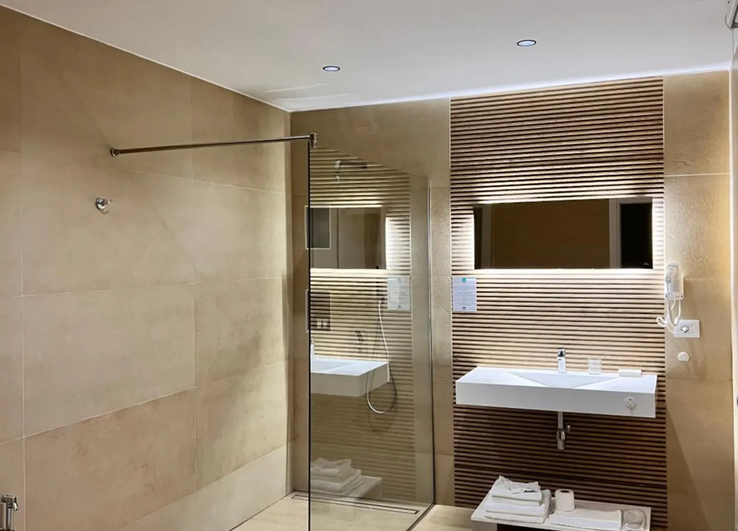Maxi Room Avlonya