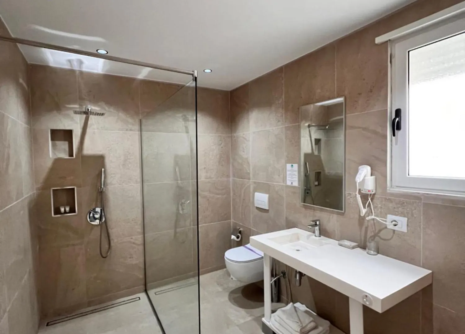 Maxi Room Avlonya Otel