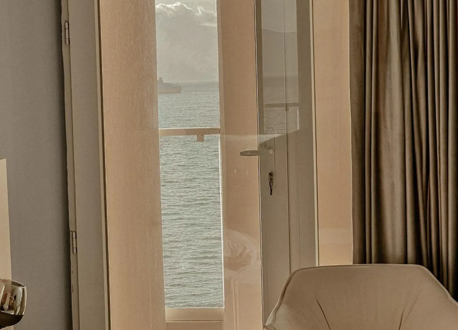 Maxi Room Avlonya Otel