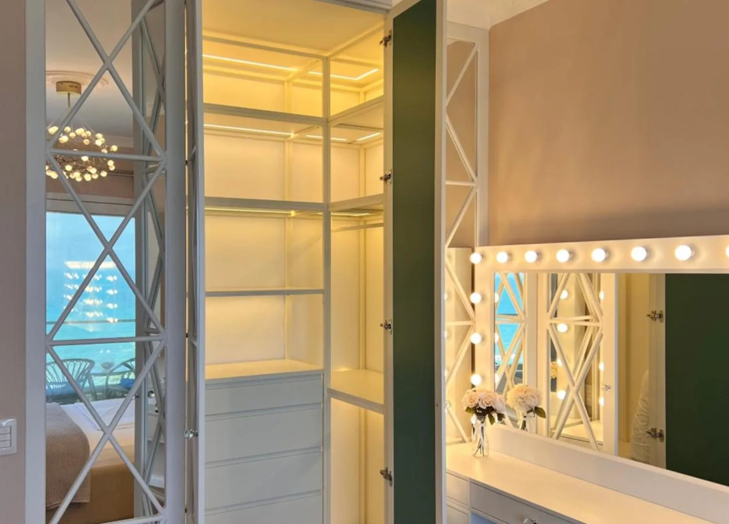 Maxi Room Влёра 0*,  Албания